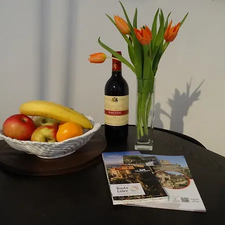 Au Pied De La Roche-en-Regnier