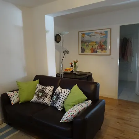 Apartment Au Pied De La Roche-en-Regnier