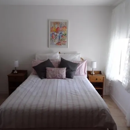 Au Pied De La * Roche-en-Regnier